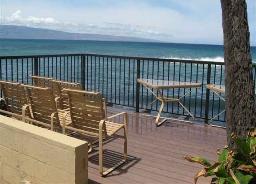 Lower sun deck